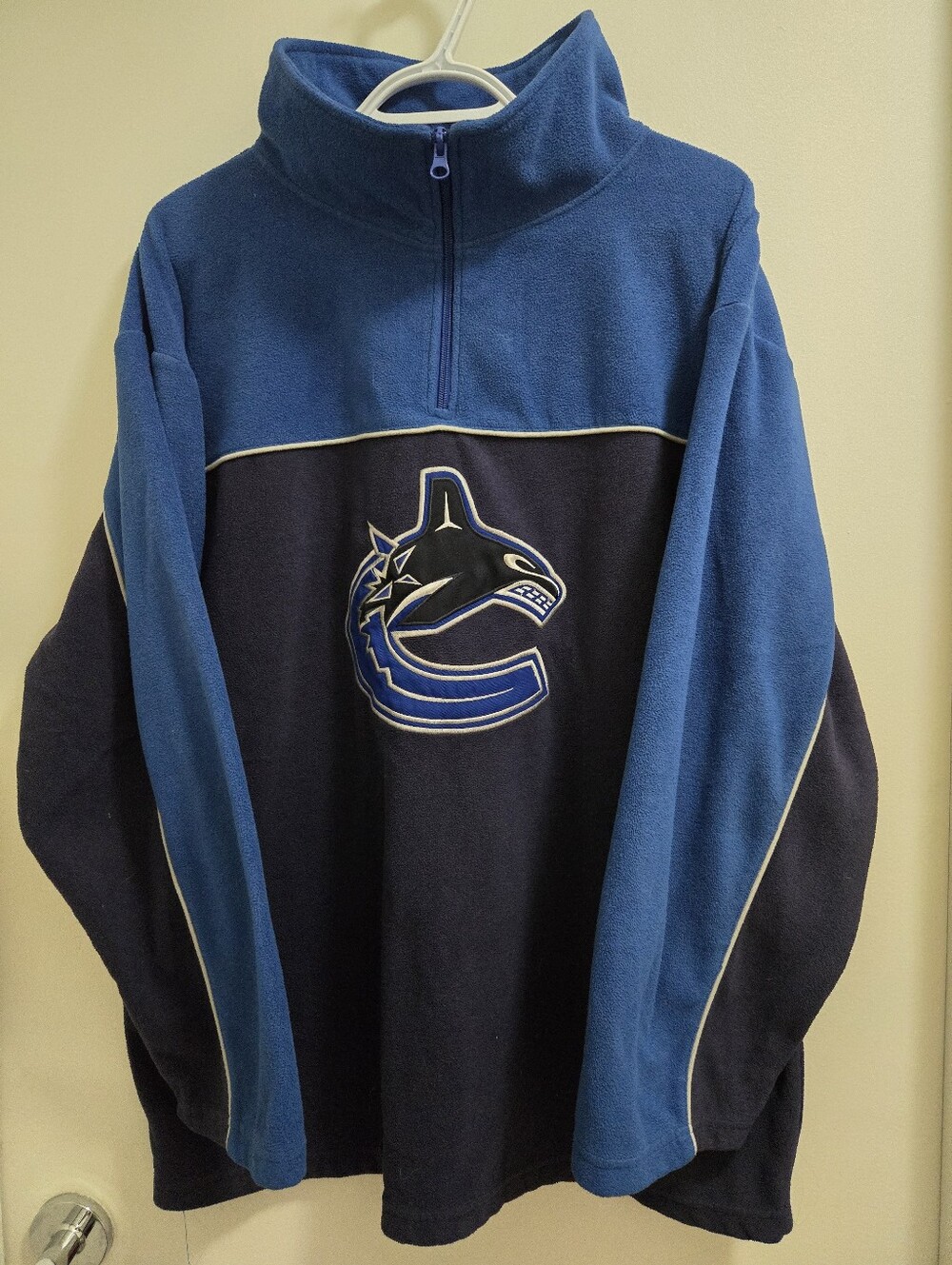 Mens Vancouver Canucks Pullover Fleece